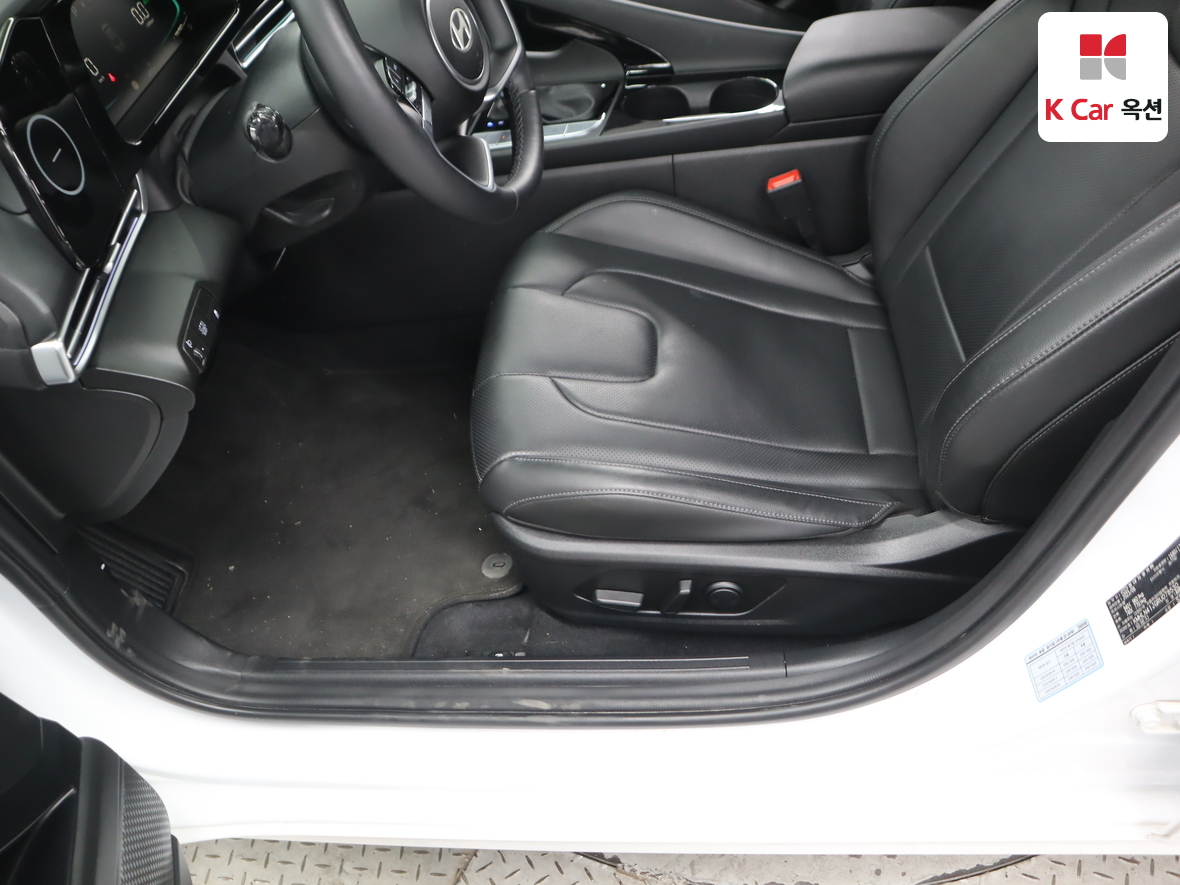 Hyundai Elantra 2024 - Image 19