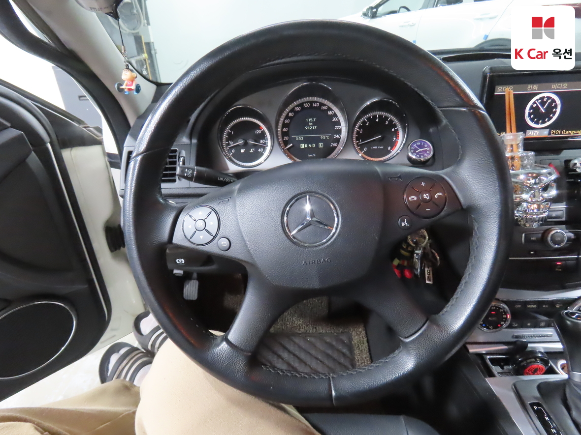 메르세데스-벤츠 C-클래스 2011 - 이미지 10