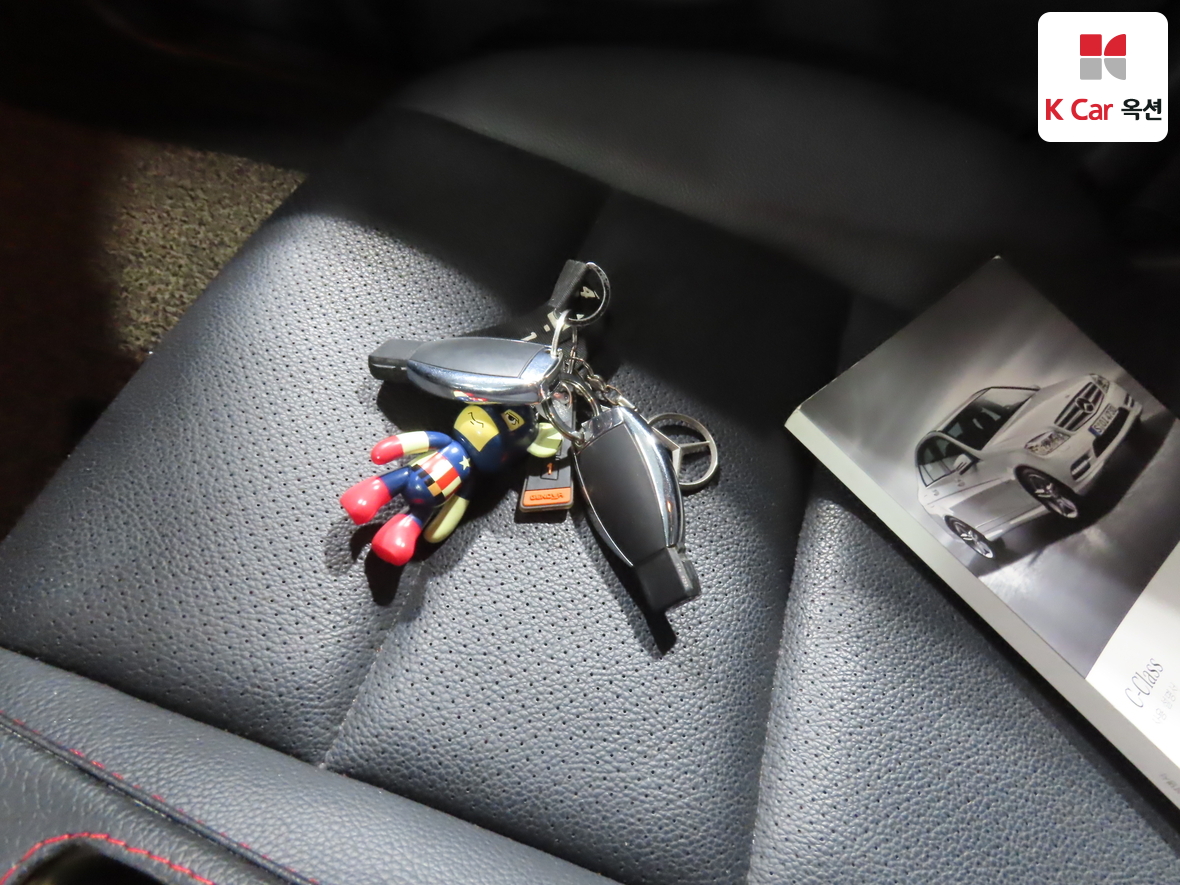 메르세데스-벤츠 C-클래스 2011 - 이미지 18