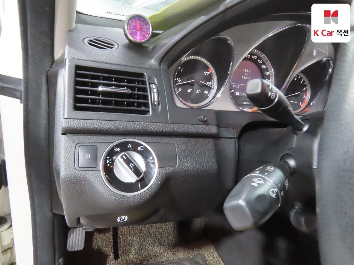 메르세데스-벤츠 C-클래스 2011 - 이미지 9