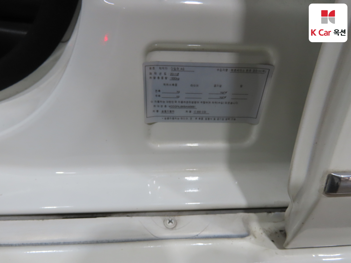 메르세데스-벤츠 C-클래스 2011 - 이미지 22