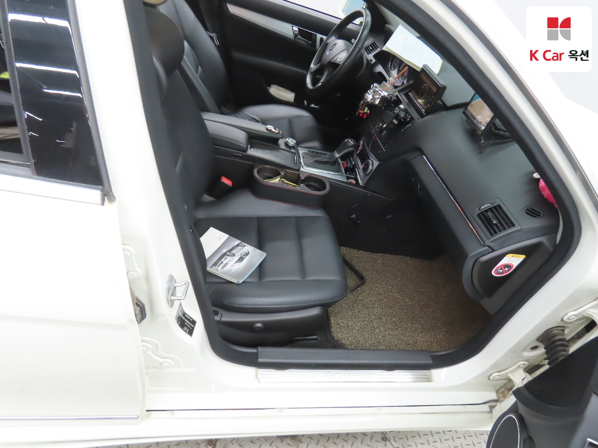 메르세데스-벤츠 C-클래스 2011 - 이미지 32