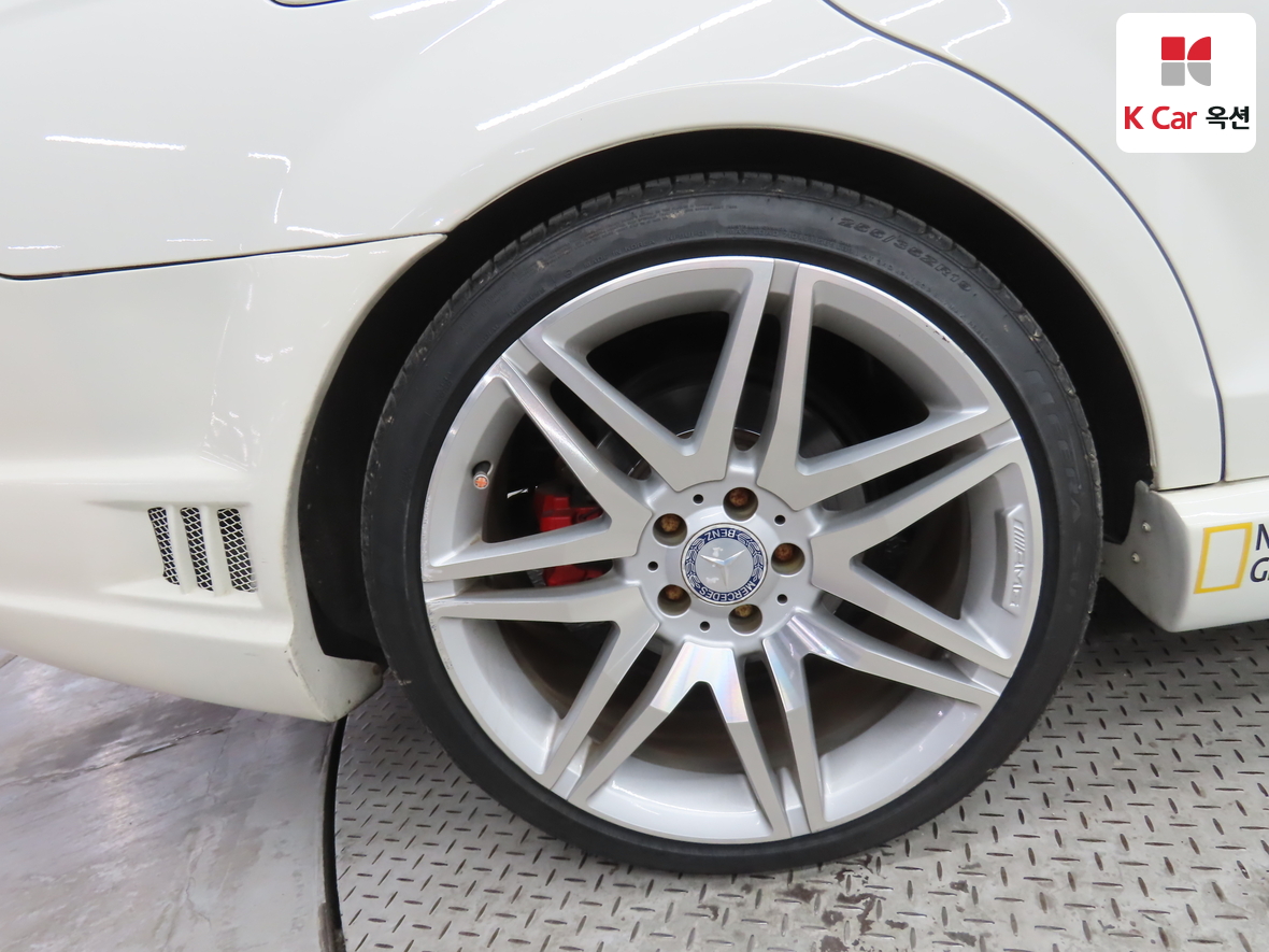 메르세데스-벤츠 C-클래스 2011 - 이미지 45