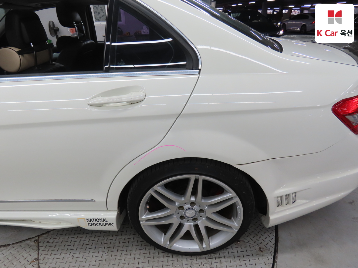 메르세데스-벤츠 C-클래스 2011 - 이미지 41