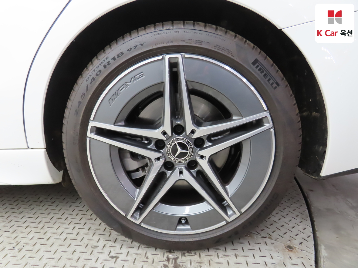 Mercedes-Benz C-Class 2025 - Image 40