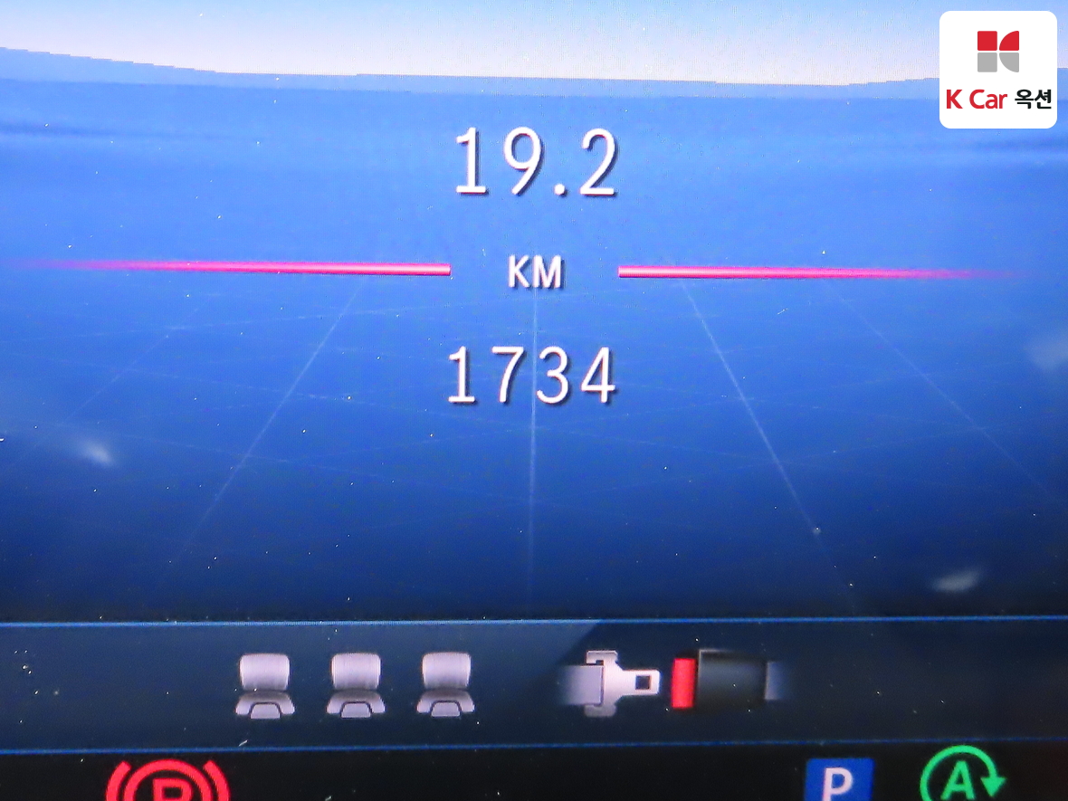 Mercedes-Benz C-Class 2025 - Image 4