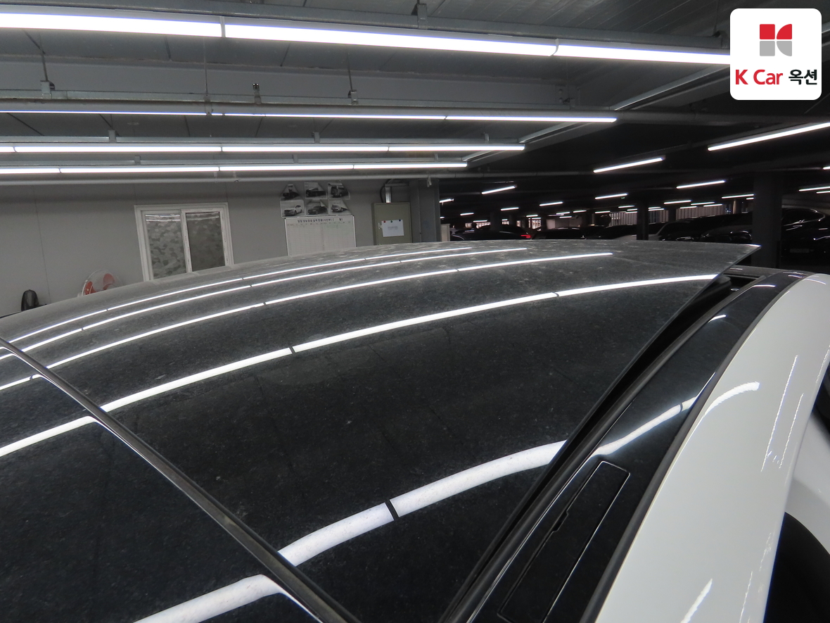 Mercedes-Benz C-Class 2025 - Image 22