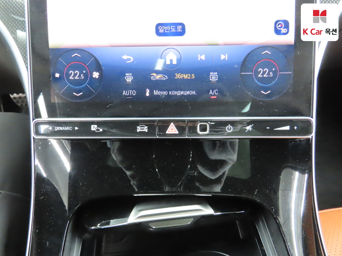 Mercedes-Benz C-Class 2025 - Image 15