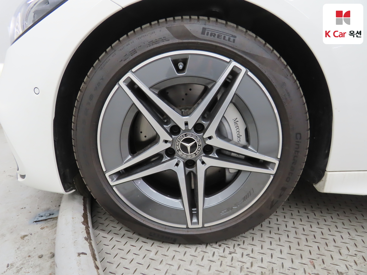 Mercedes-Benz C-Class 2025 - Image 41