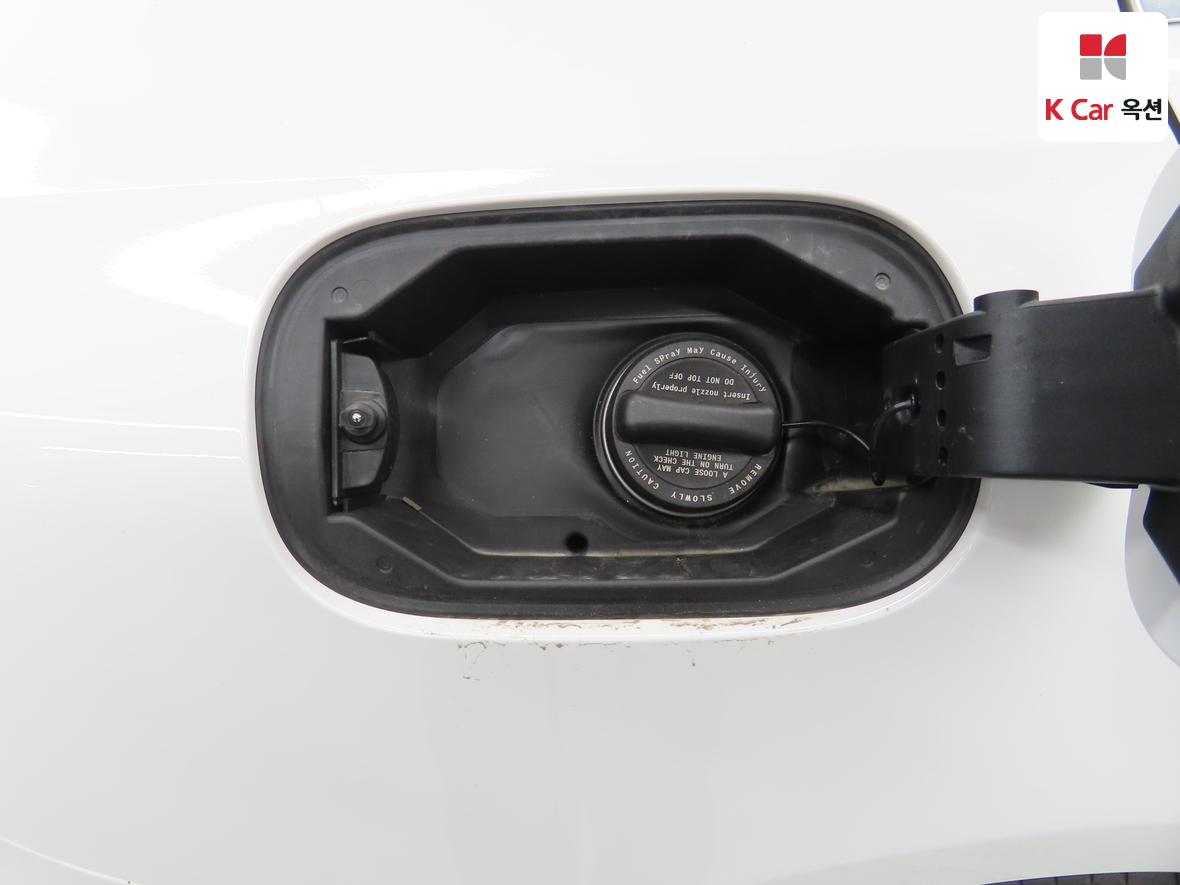 Mercedes-Benz C-Class 2025 - Image 26