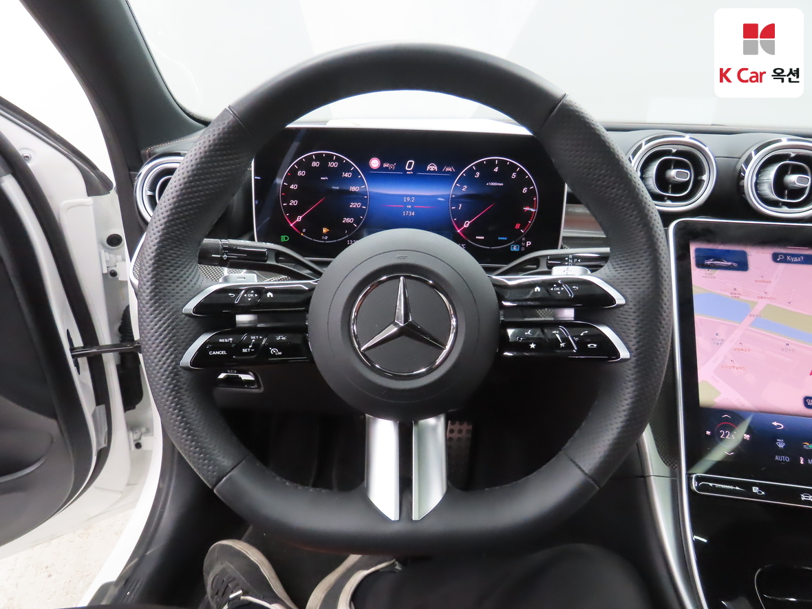 Mercedes-Benz C-Class 2025 - Image 10