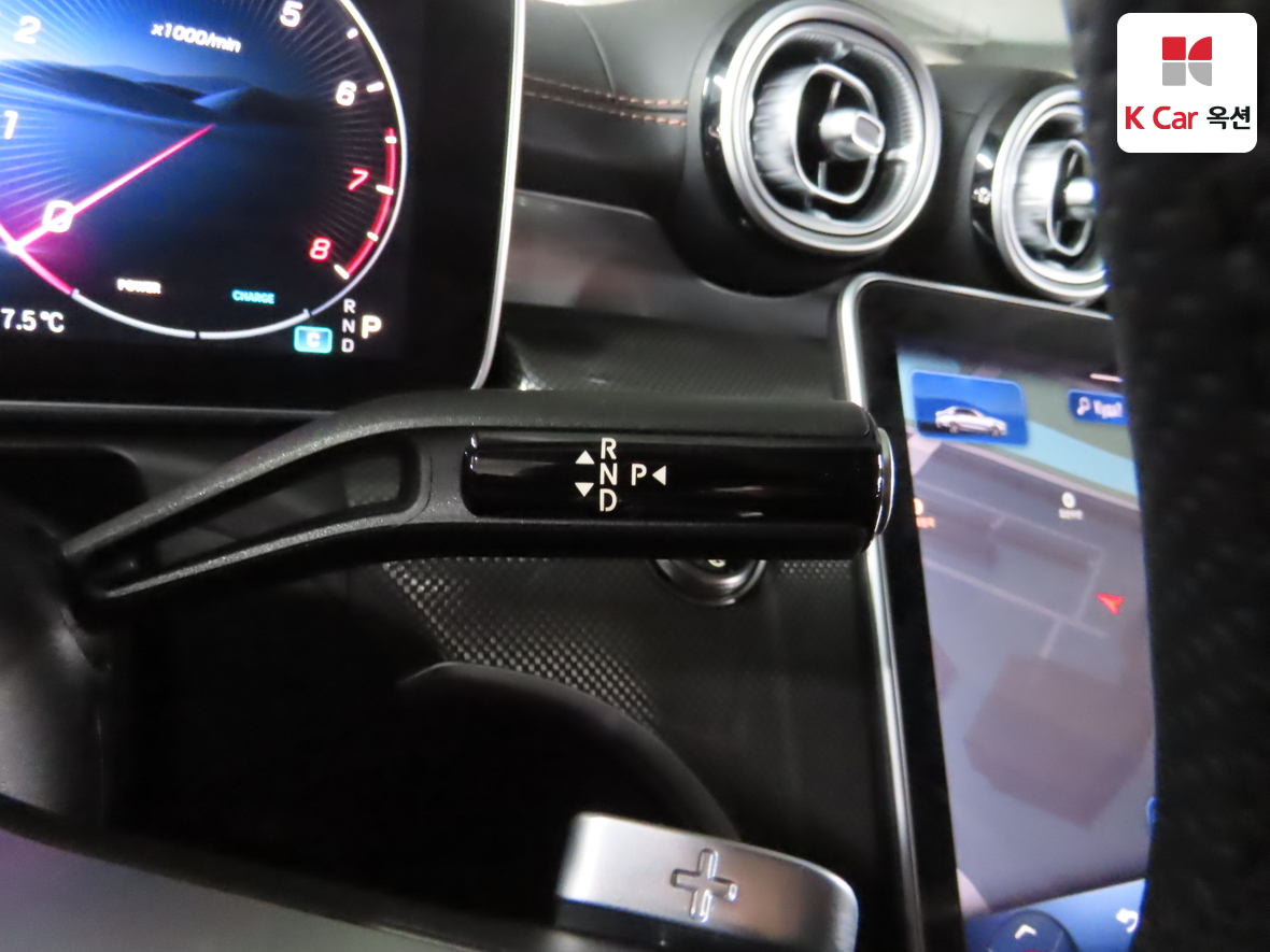 Mercedes-Benz C-Class 2025 - Image 16