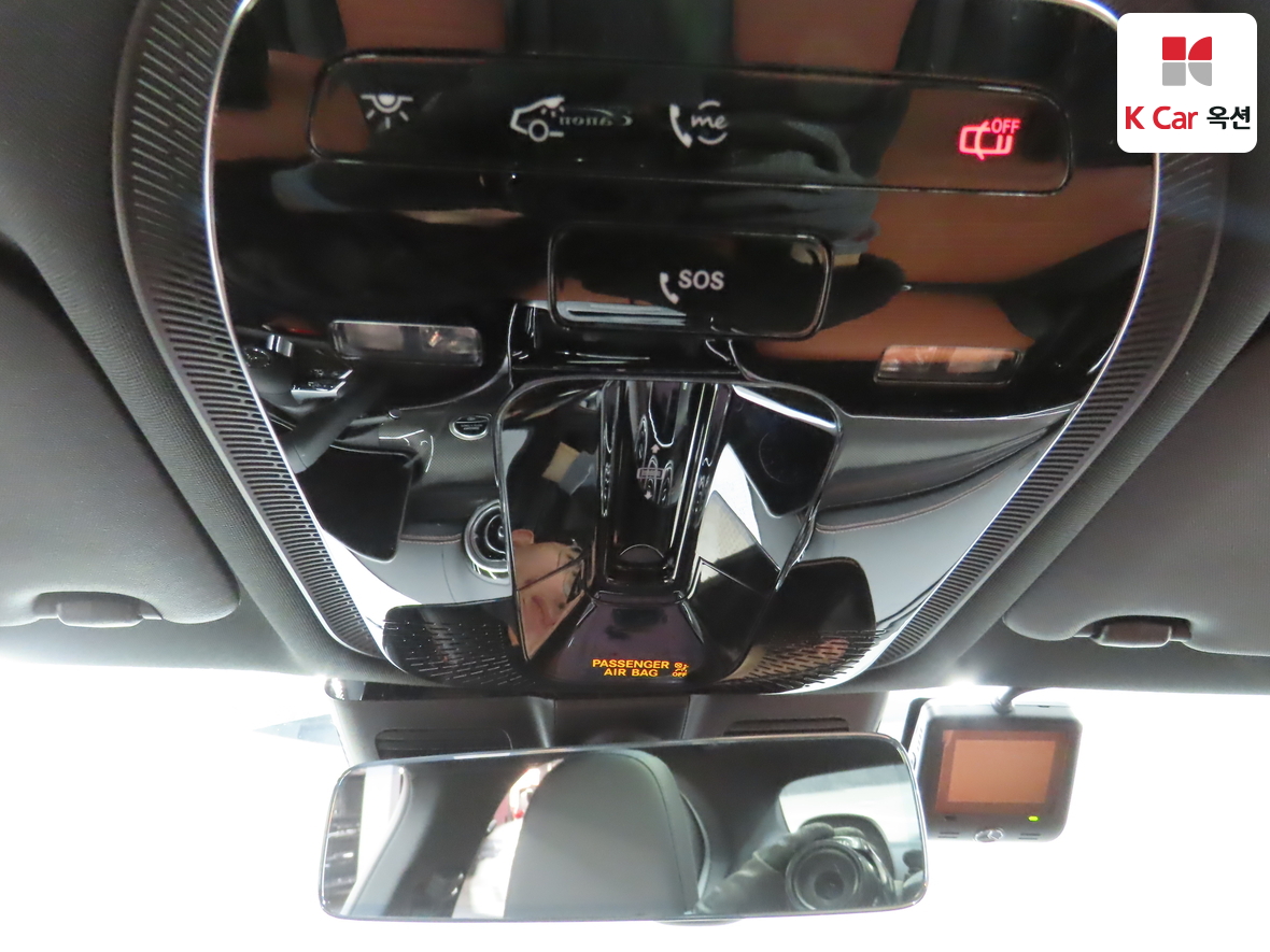 Mercedes-Benz C-Class 2025 - Image 12