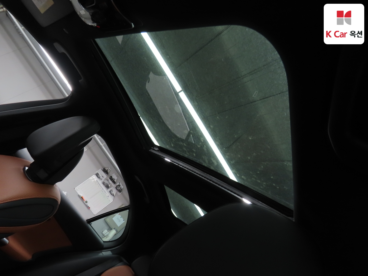 Mercedes-Benz C-Class 2025 - Image 21