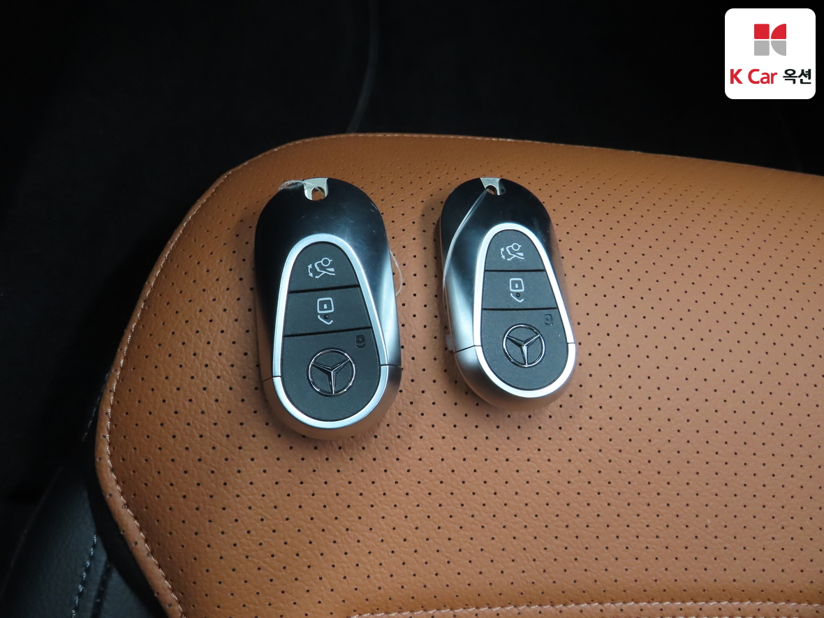 Mercedes-Benz C-Class 2025 - Image 17