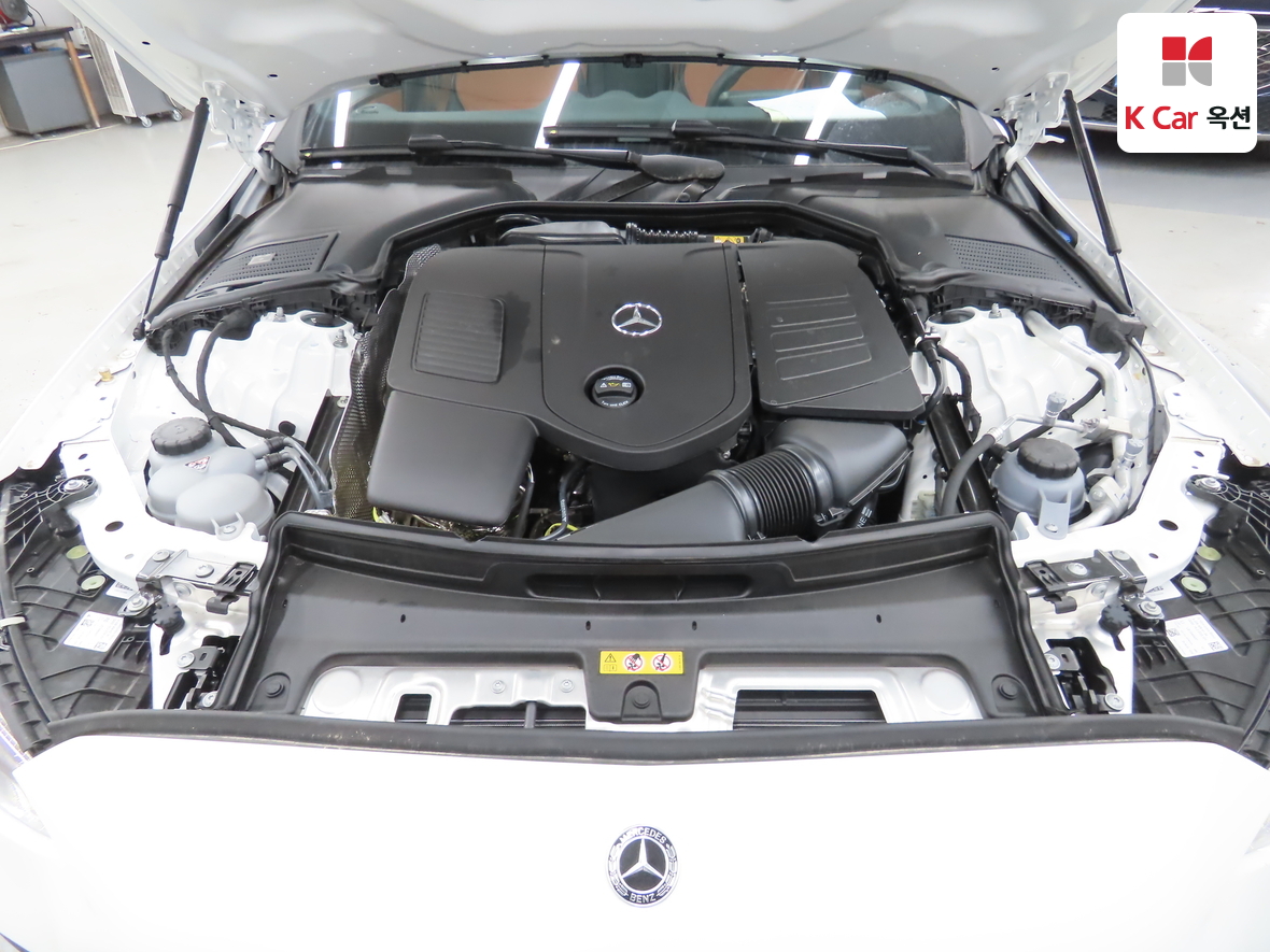 Mercedes-Benz C-Class 2025 - Image 35