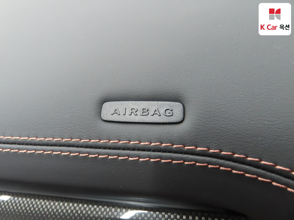 Mercedes-Benz C-Class 2025 - Image 33