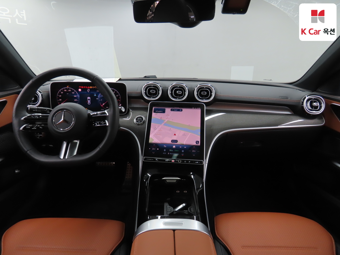 Mercedes-Benz C-Class 2025 - Image 3