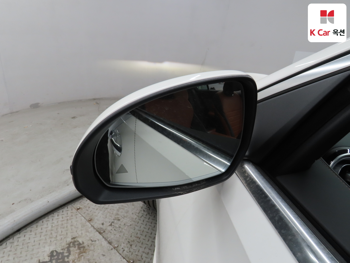 Mercedes-Benz C-Class 2025 - Image 23