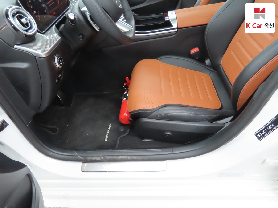 Mercedes-Benz C-Class 2025 - Image 18