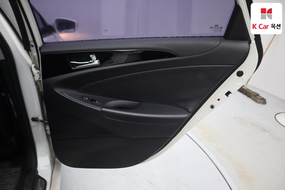 Hyundai Sonata 2011 - Image 30