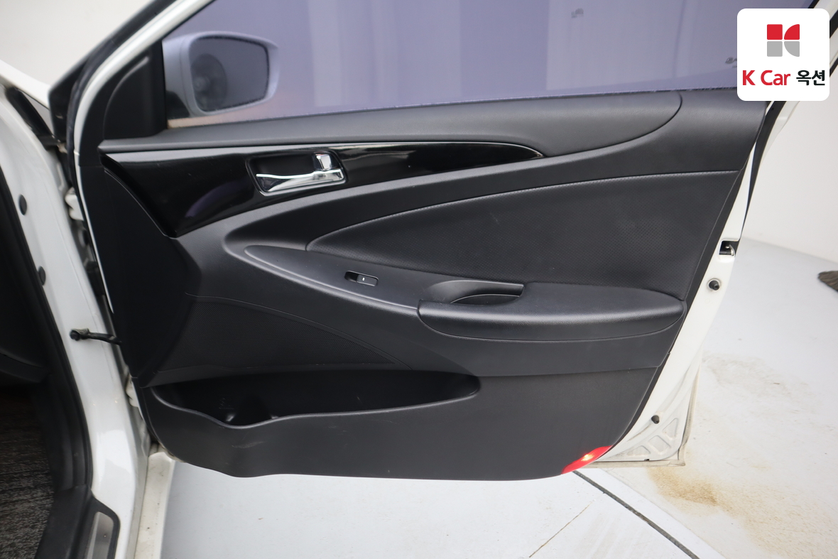 Hyundai Sonata 2011 - Image 32