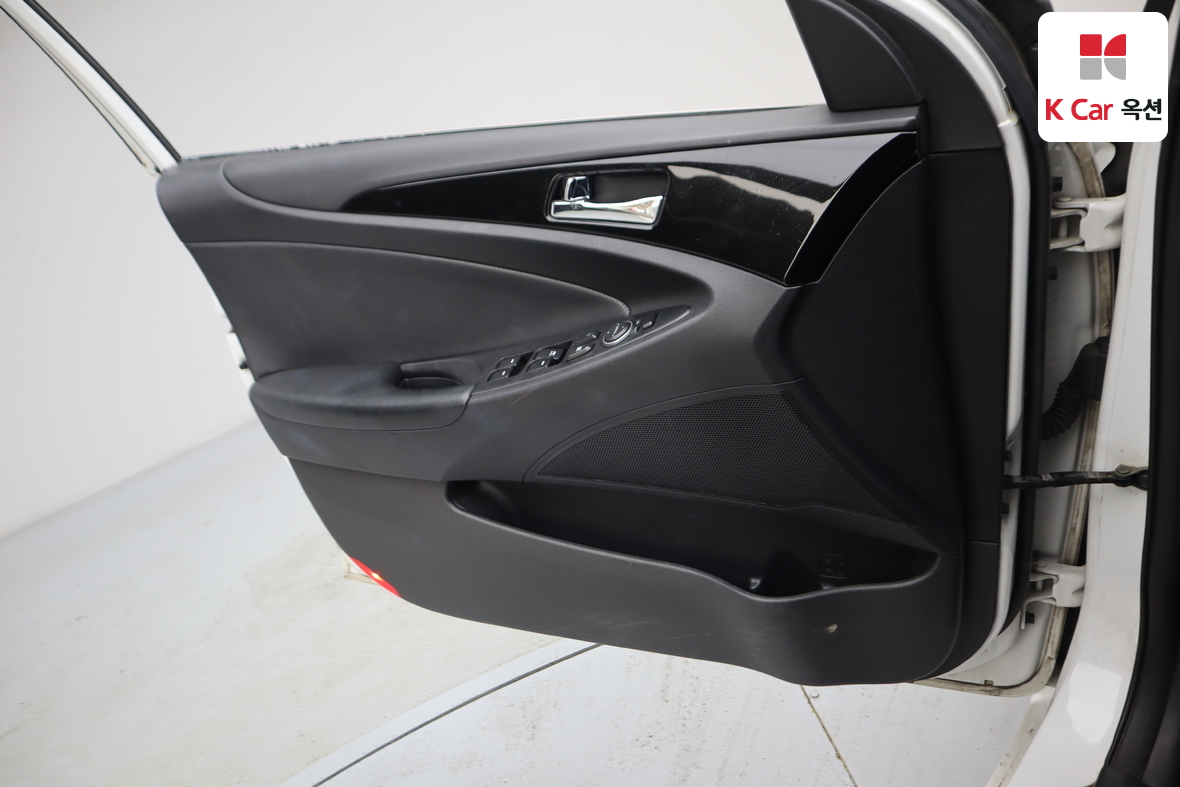 Hyundai Sonata 2011 - Image 8