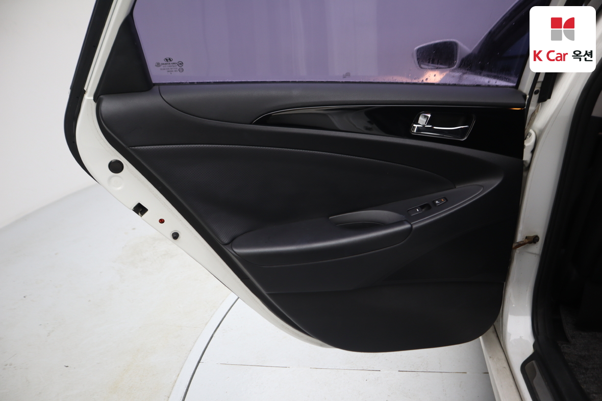 Hyundai Sonata 2011 - Image 26
