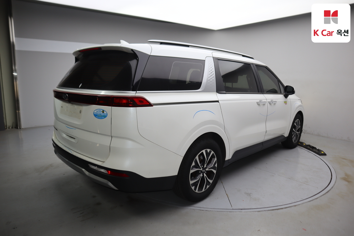 Kia Carnival 2021 - Image 2