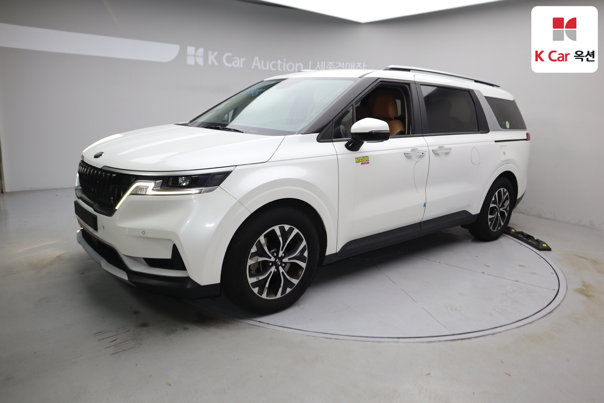 Kia Carnival 2021 - Image 1