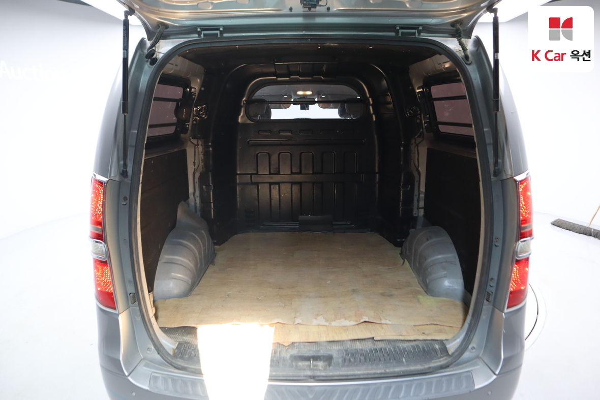 Hyundai Grand Starex 2011 - Image 23