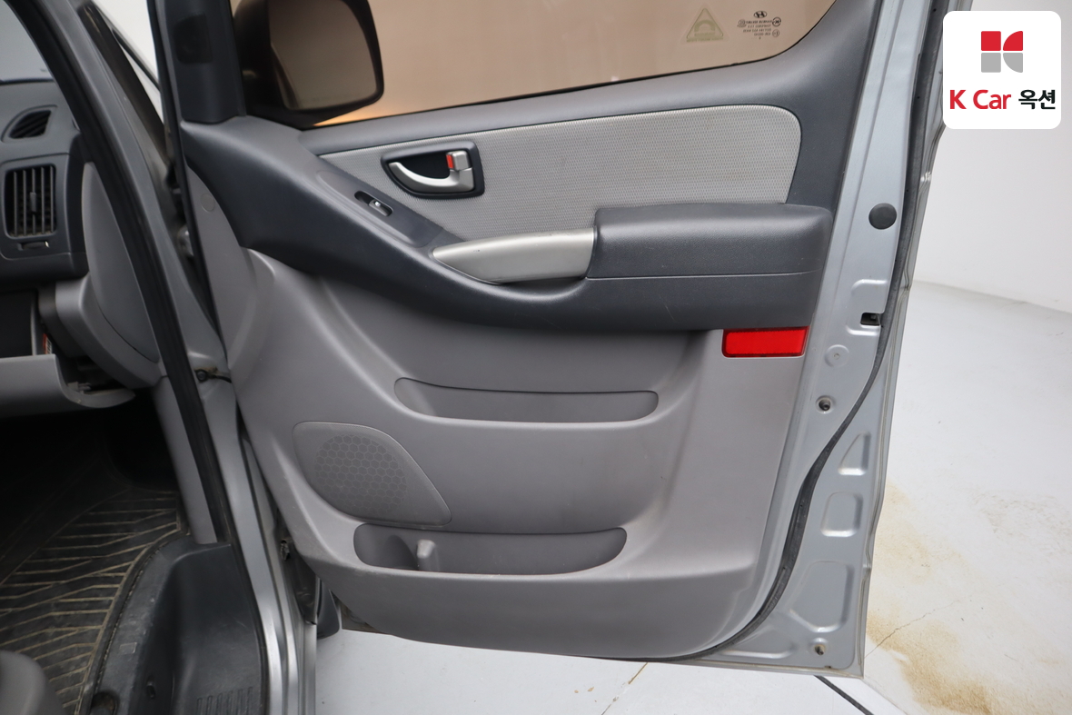 Hyundai Grand Starex 2011 - Image 25