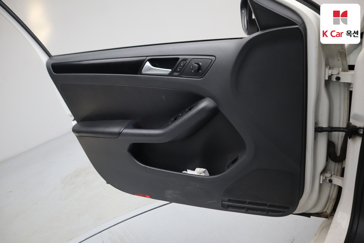 Volkswagen Jetta 2014 - Image 8