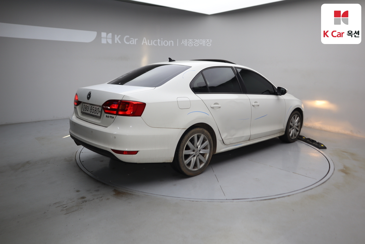 Volkswagen Jetta 2014 - Image 2