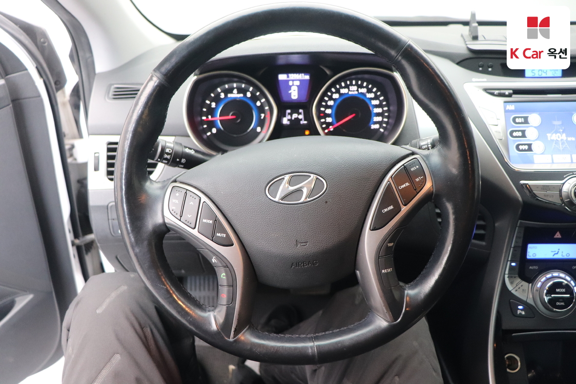 Hyundai Elantra 2013 - Image 10