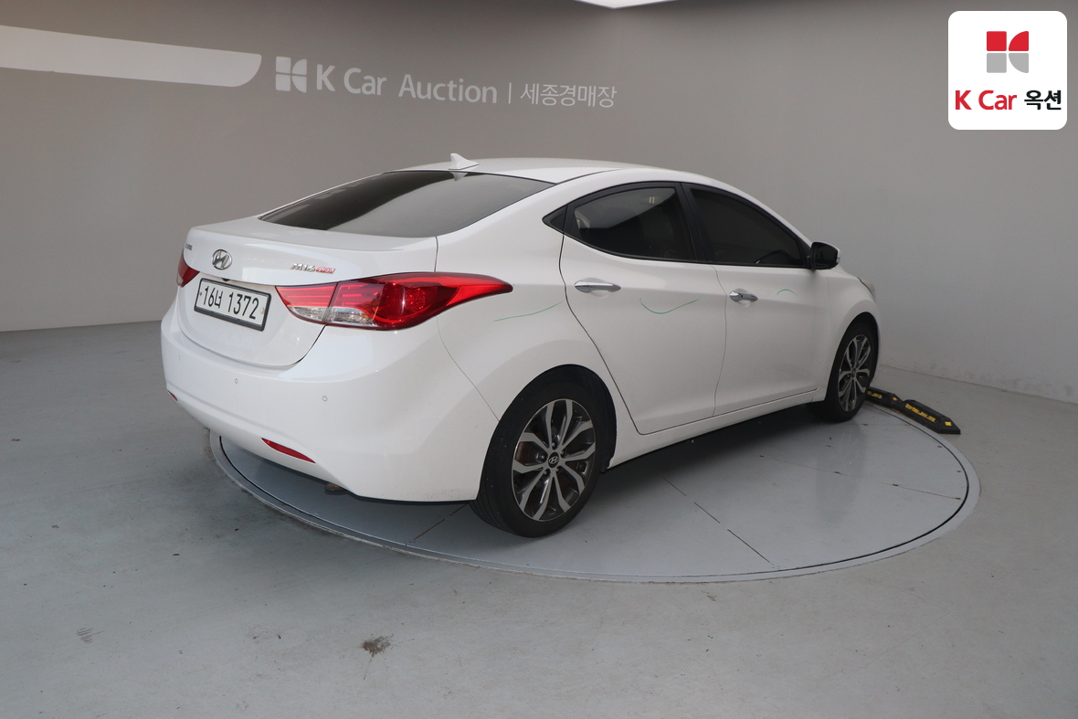 Hyundai Elantra 2013 - Image 2