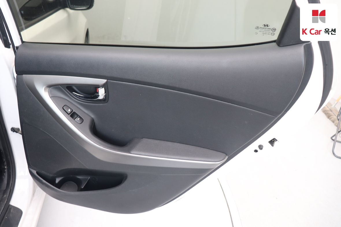 Hyundai Elantra 2013 - Image 25