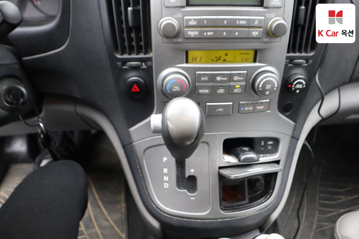 هيونداي جراند ستاريكس 2010 - صورة 15