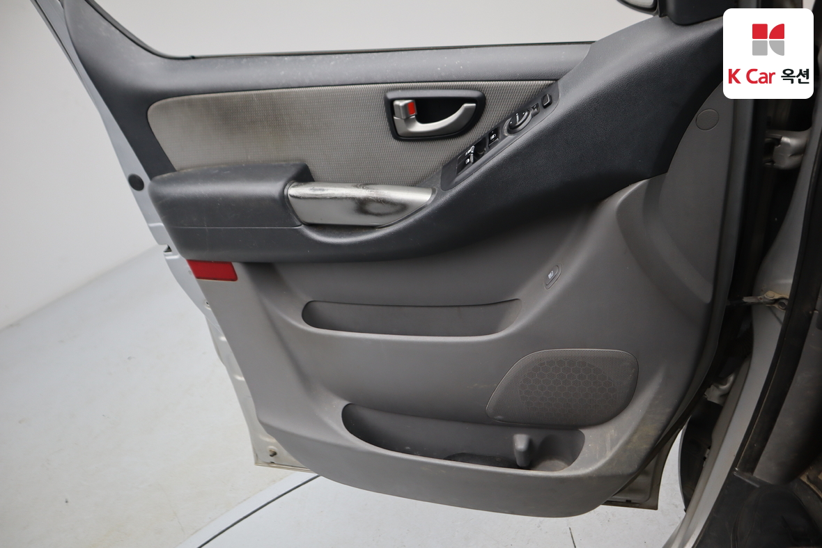 هيونداي جراند ستاريكس 2010 - صورة 8