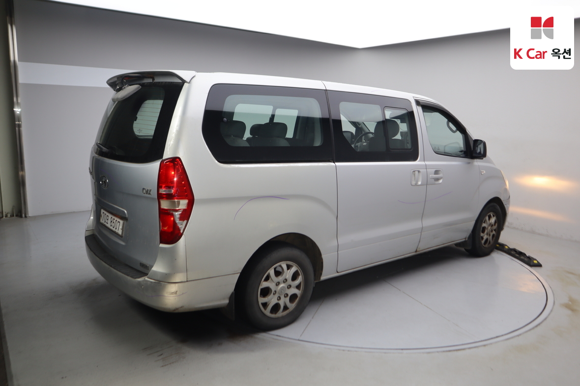 هيونداي جراند ستاريكس 2010 - صورة 2