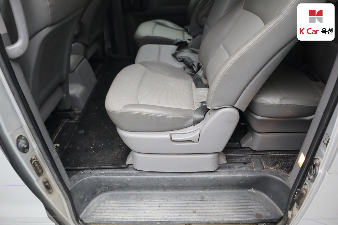 هيونداي جراند ستاريكس 2010 - صورة 20