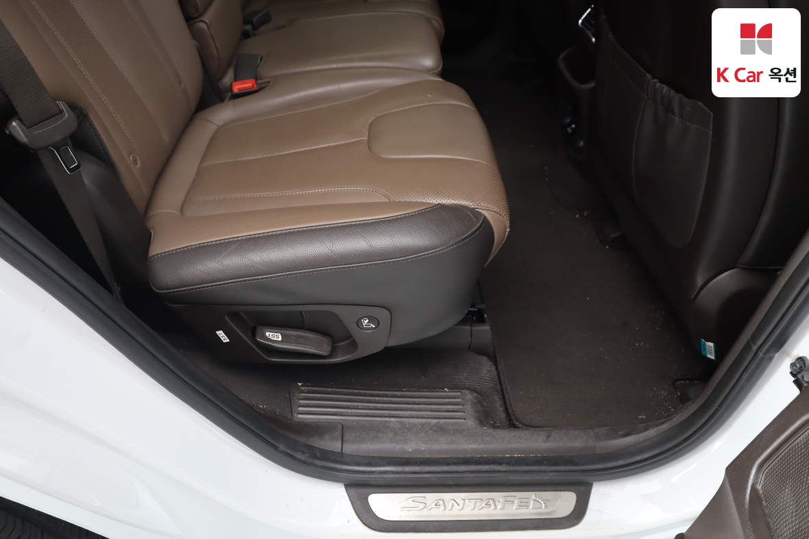 Hyundai Santa Fe 2019 - Image 32