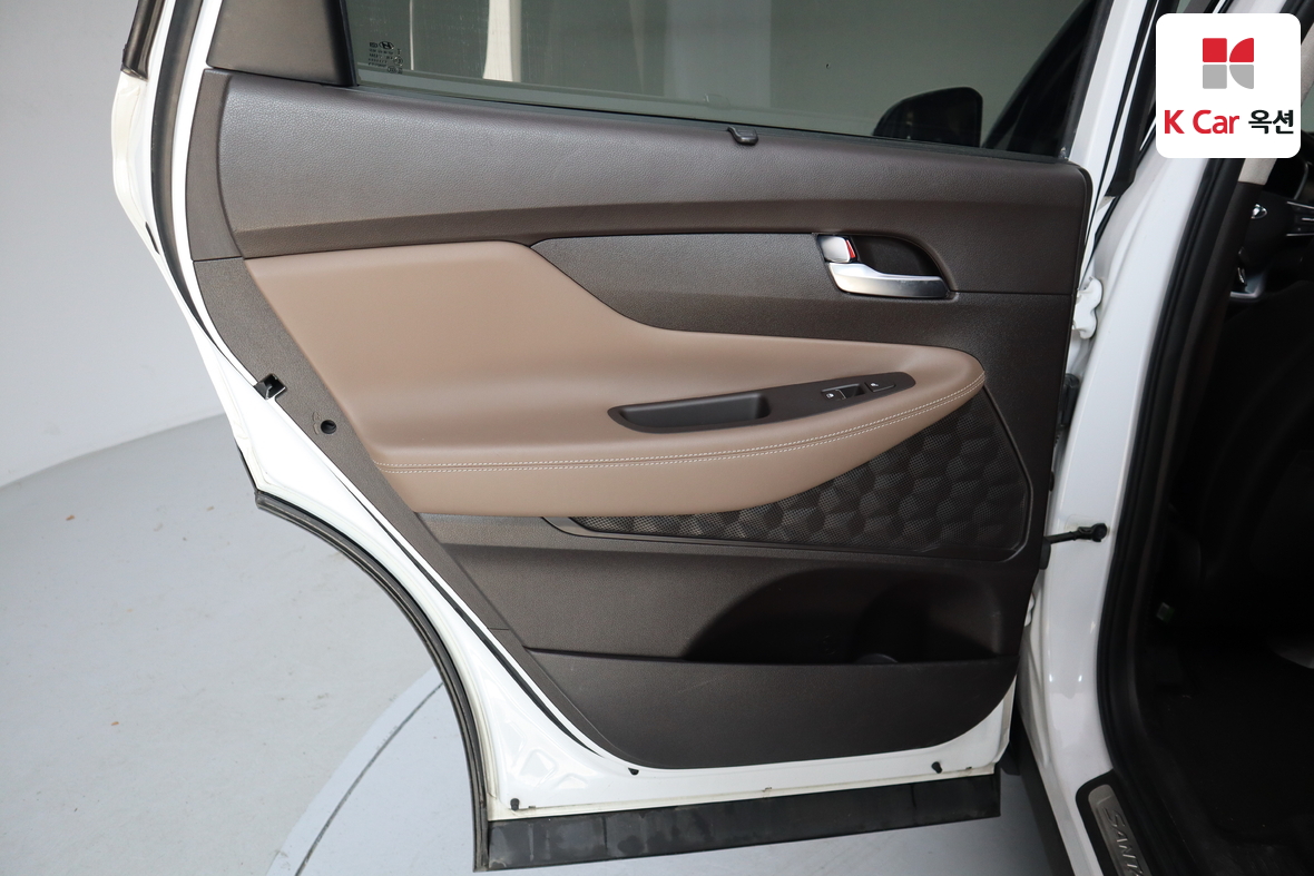 Hyundai Santa Fe 2019 - Image 23
