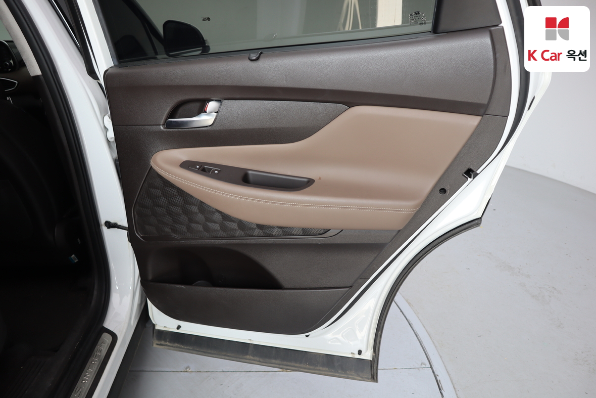 Hyundai Santa Fe 2019 - Image 31