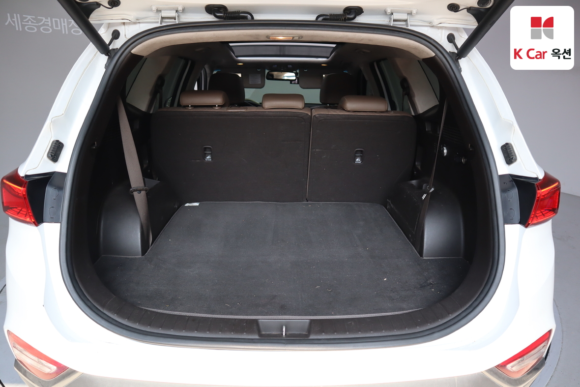 Hyundai Santa Fe 2019 - Image 28