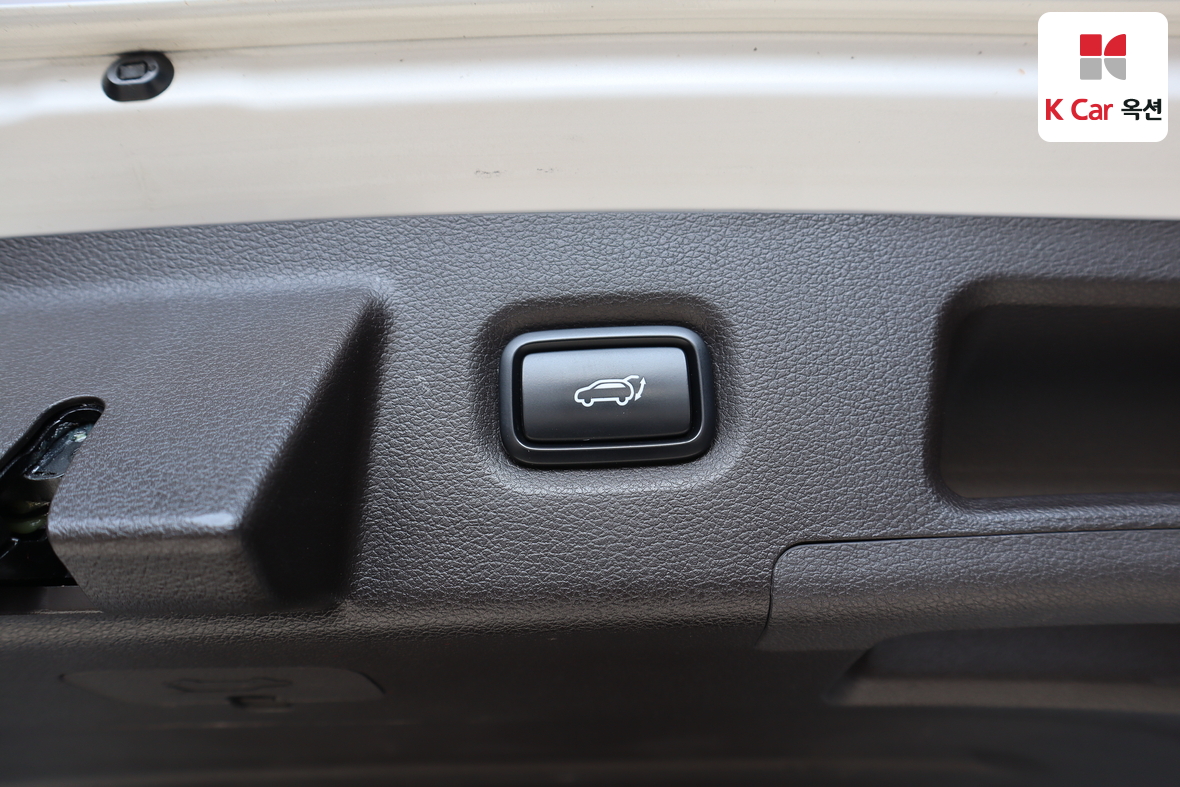 Hyundai Santa Fe 2019 - Image 30