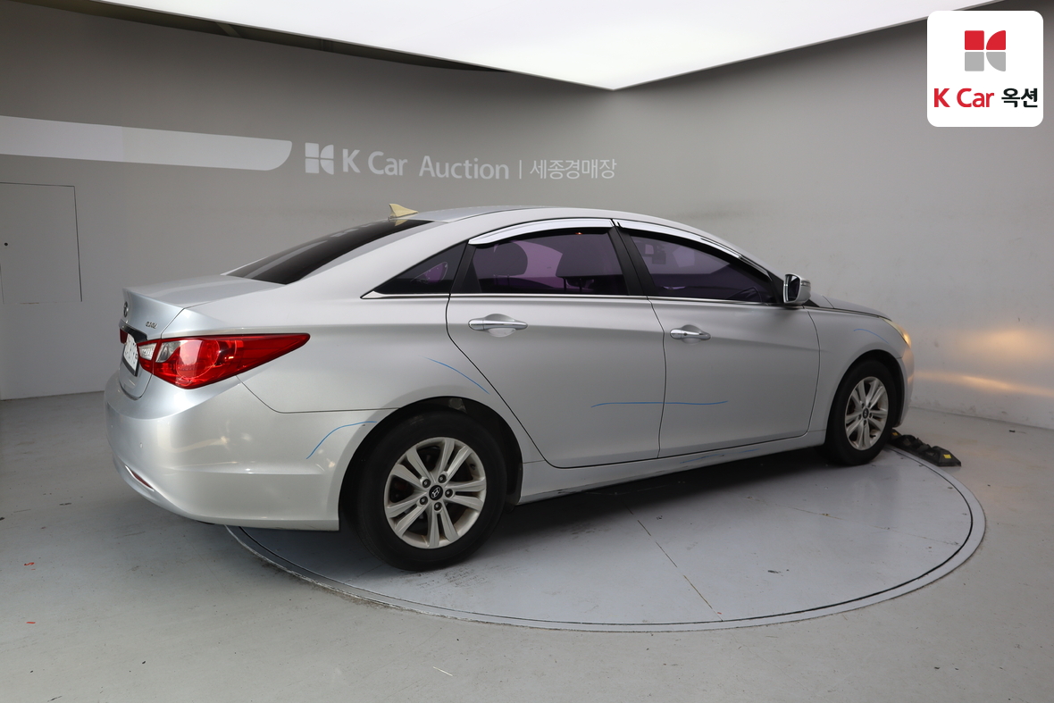 Hyundai Sonata 2012 - Image 2