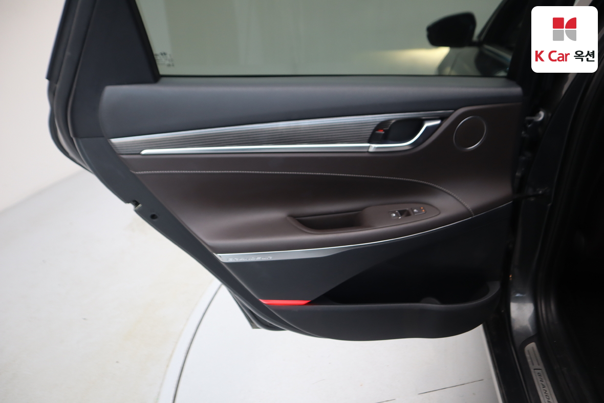 Hyundai AZERA 2019 - Image 21