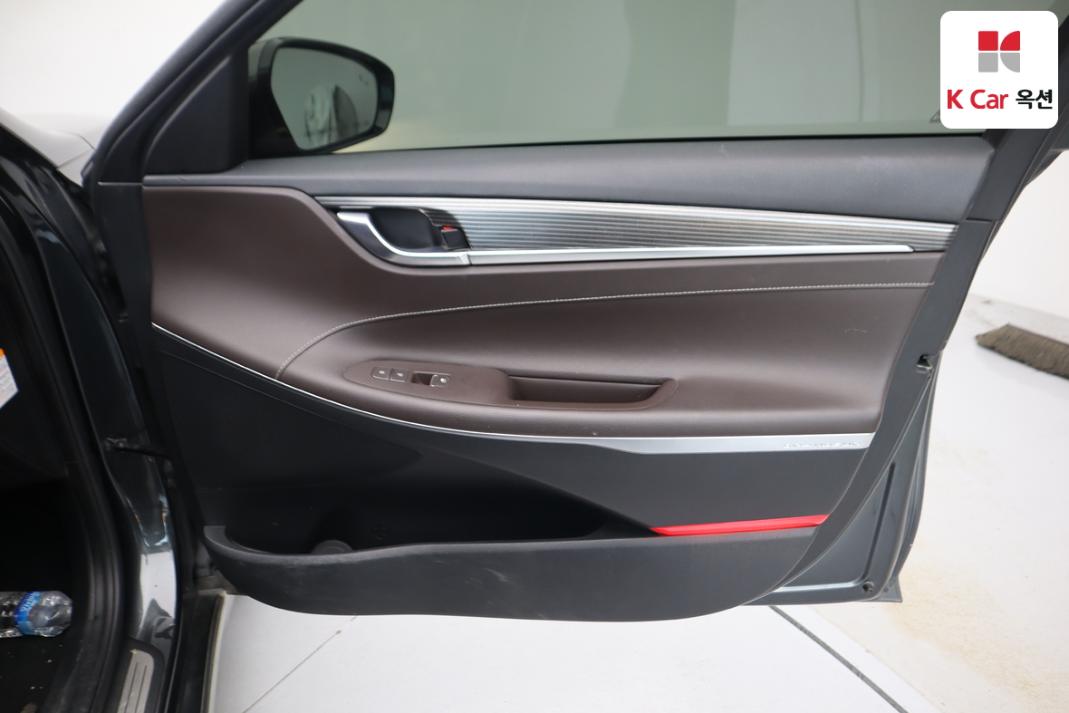 Hyundai AZERA 2019 - Image 28