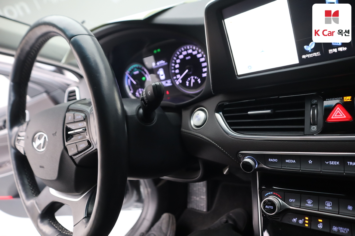 Hyundai AZERA 2019 - Image 11